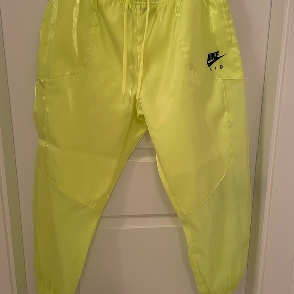 Nike Air sheer woven jogger size XL in Volt - Picture 7 of 10